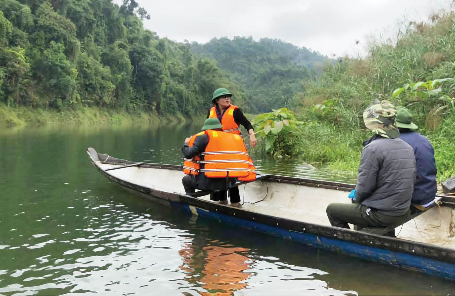Gian nan giữ rừng mùa lũ