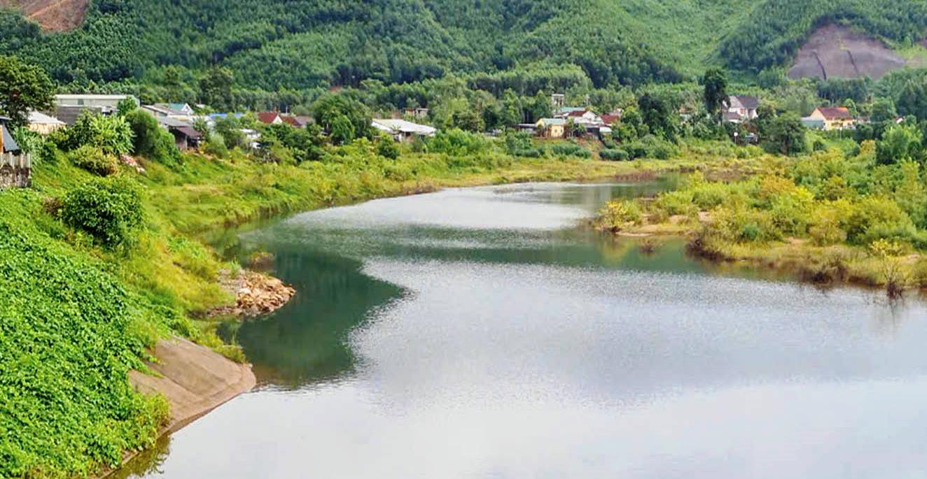 Nguy cơ sạt lở bờ sông ở Nam Đông