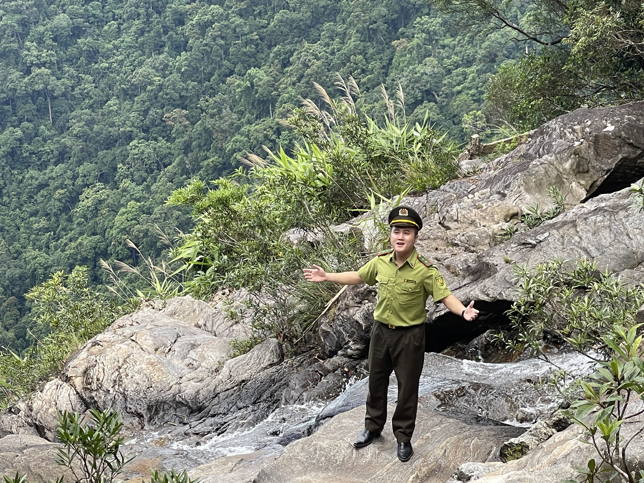 Tình ca trên đỉnh Bạch Mã