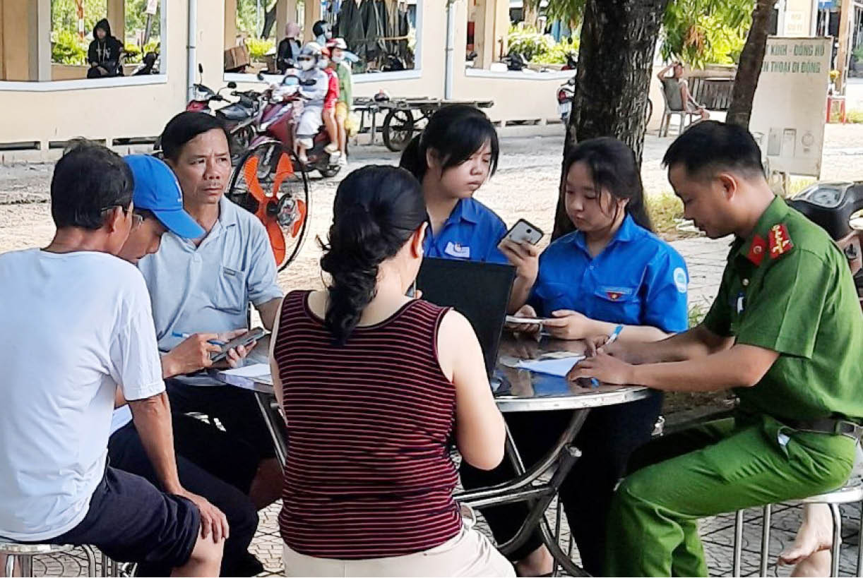 Nhân lên hình ảnh đẹp giữa đời thường