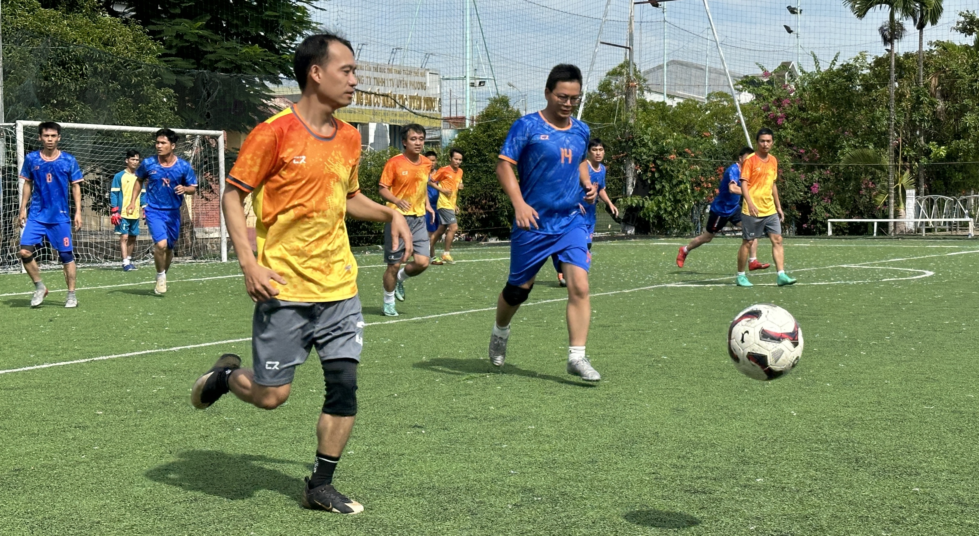 14 đội bóng tranh tài tại Giải bóng đá thanh niên Khối Cơ quan và Doanh nghiệp lần thứ V