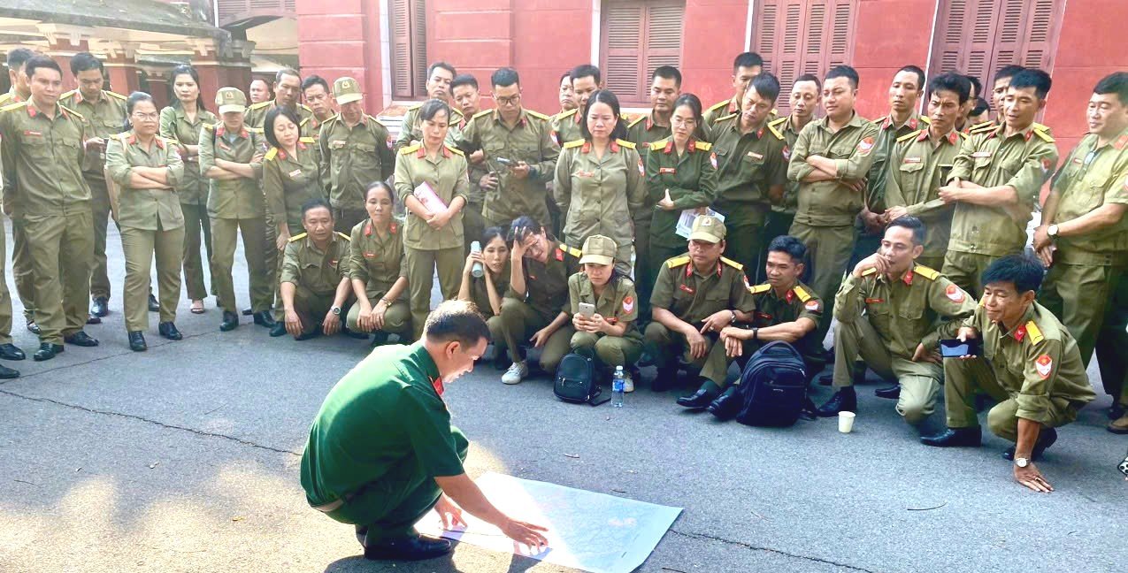 Trang bị kiến thức giảng dạy môn giáo dục quốc phòng và an ninh cho giáo viên