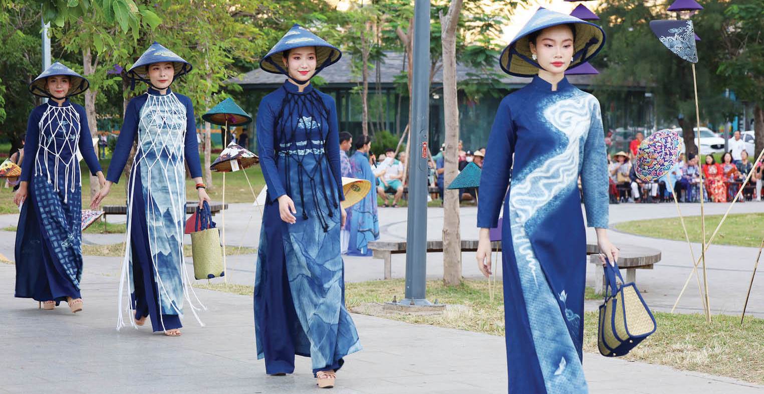 Sau Di sản quốc gia, áo dài Huế hướng đến Di sản nhân loại