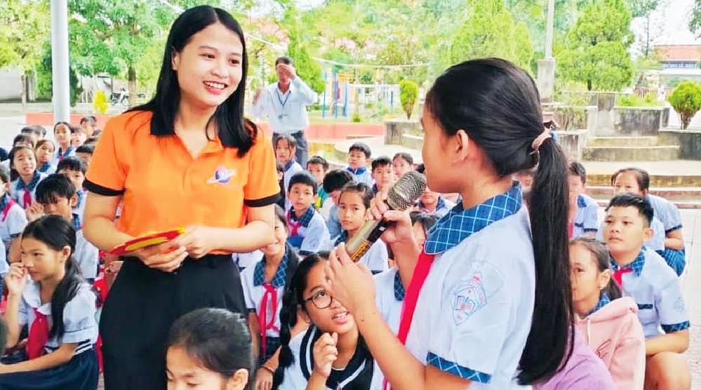 Không để cái khó làm lỡ việc đến trường