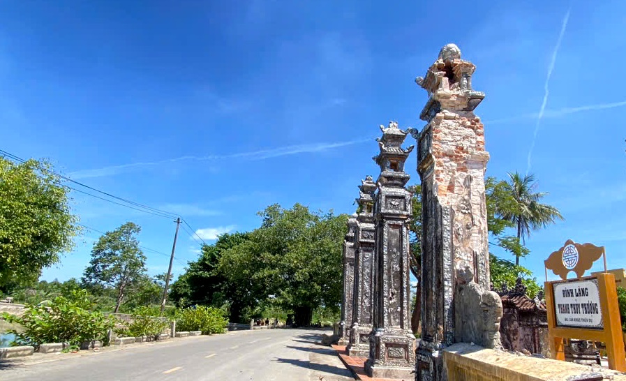 Sét làm hư hỏng trụ biểu đình làng Thanh Thủy Thượng