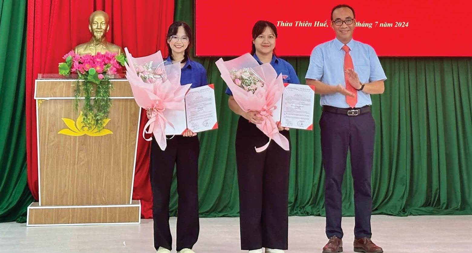 Tiến bước dưới cờ Đảng