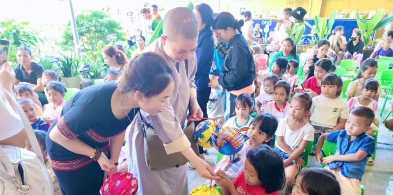 A Lưới tiếp sức cho học sinh nghèo đến trường