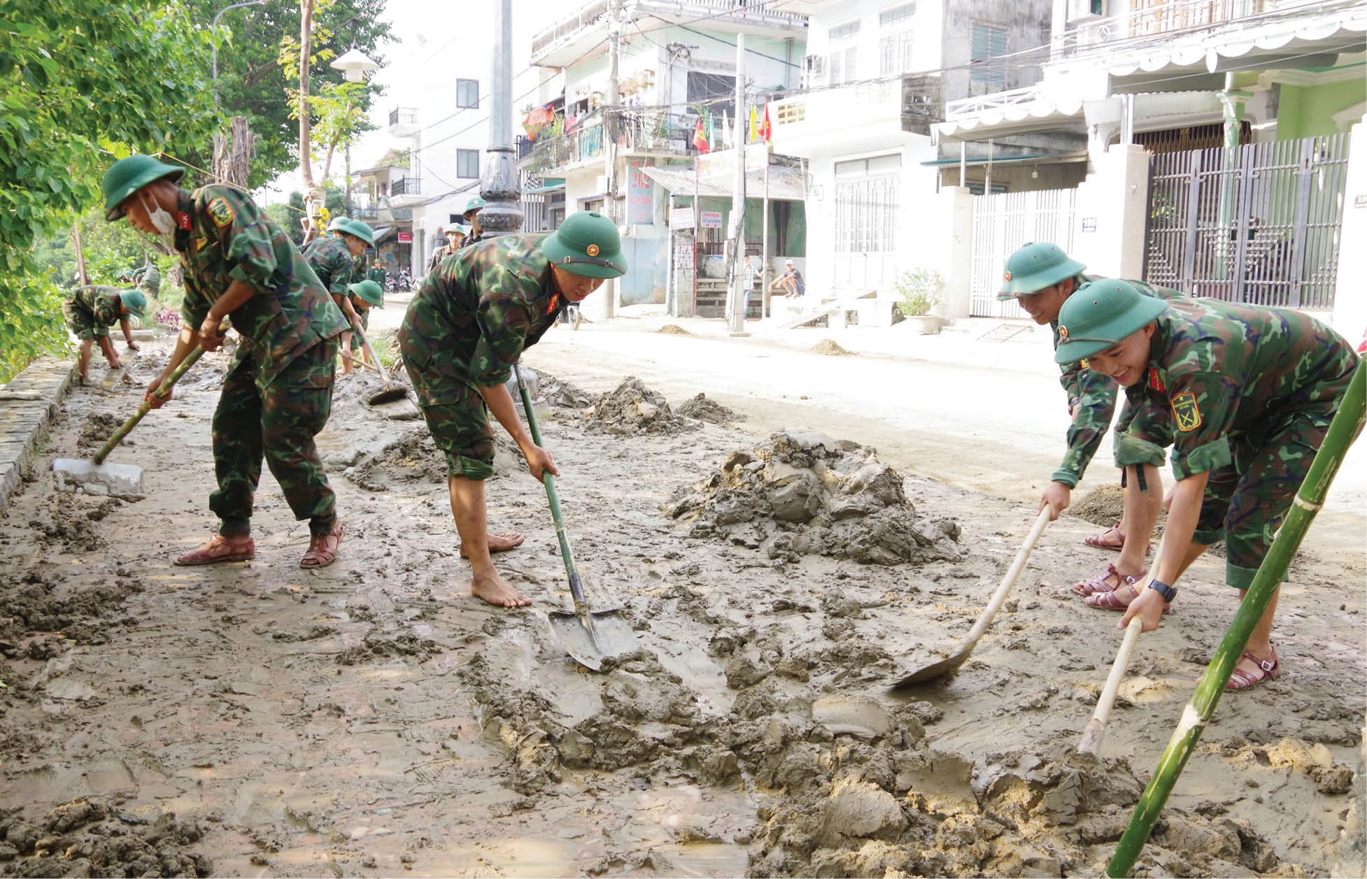 Phía trước là Nhân dân