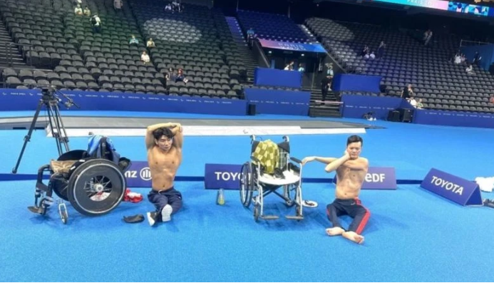 Paralympic 2024 Hai kình ngư Việt Nam xuất sắc vào chung kết 100m bơi ếch nam