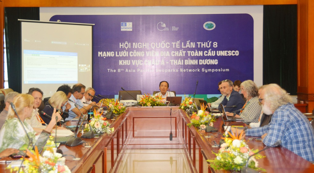 Hội đồng Công viên địa chất toàn cầu UNESCO Thẩm định, tái thẩm định 228 Công viên địa chất