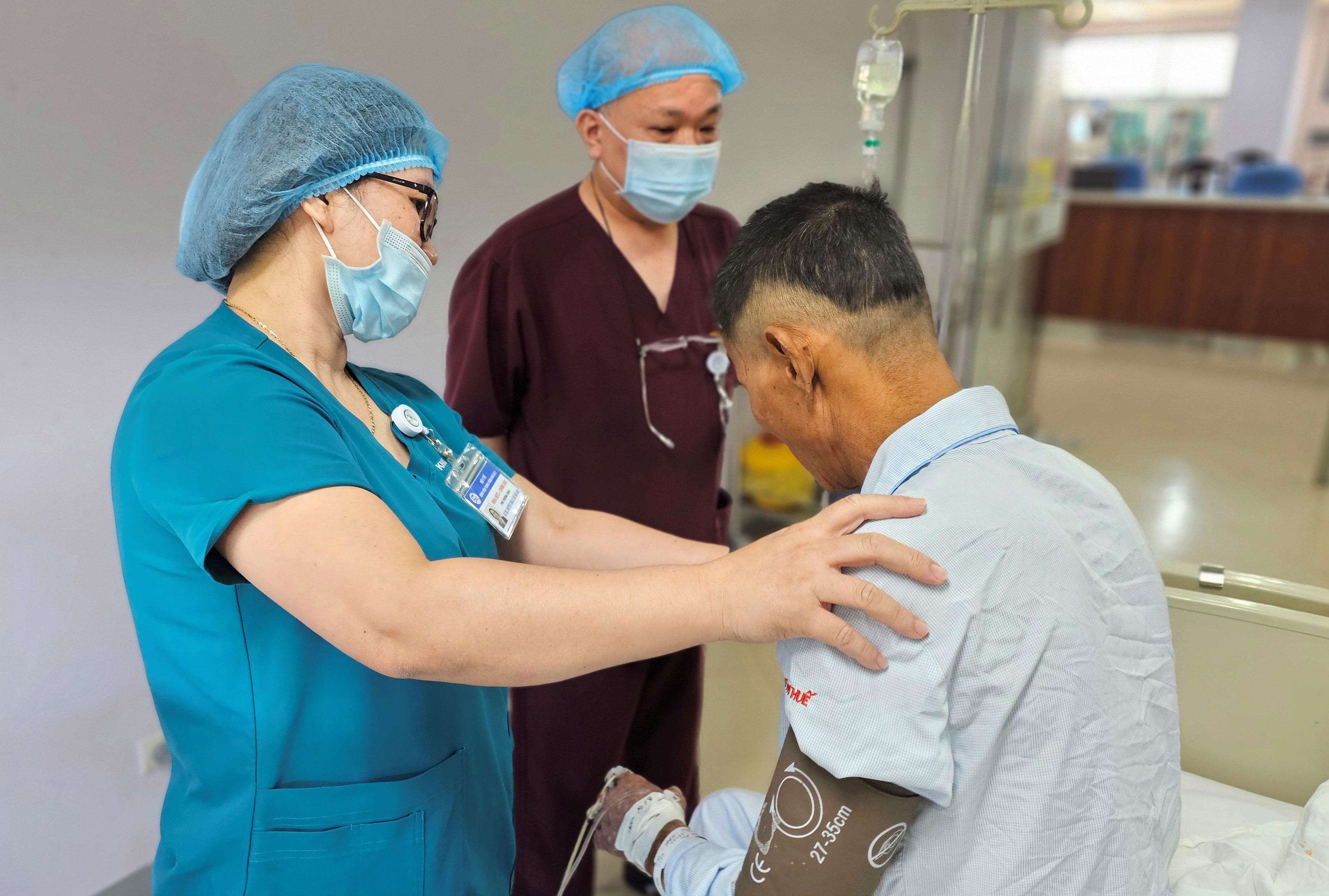 Bệnh nhân nhiễm liên cầu lợn nặng được xuất viện sau hai tháng điều trị