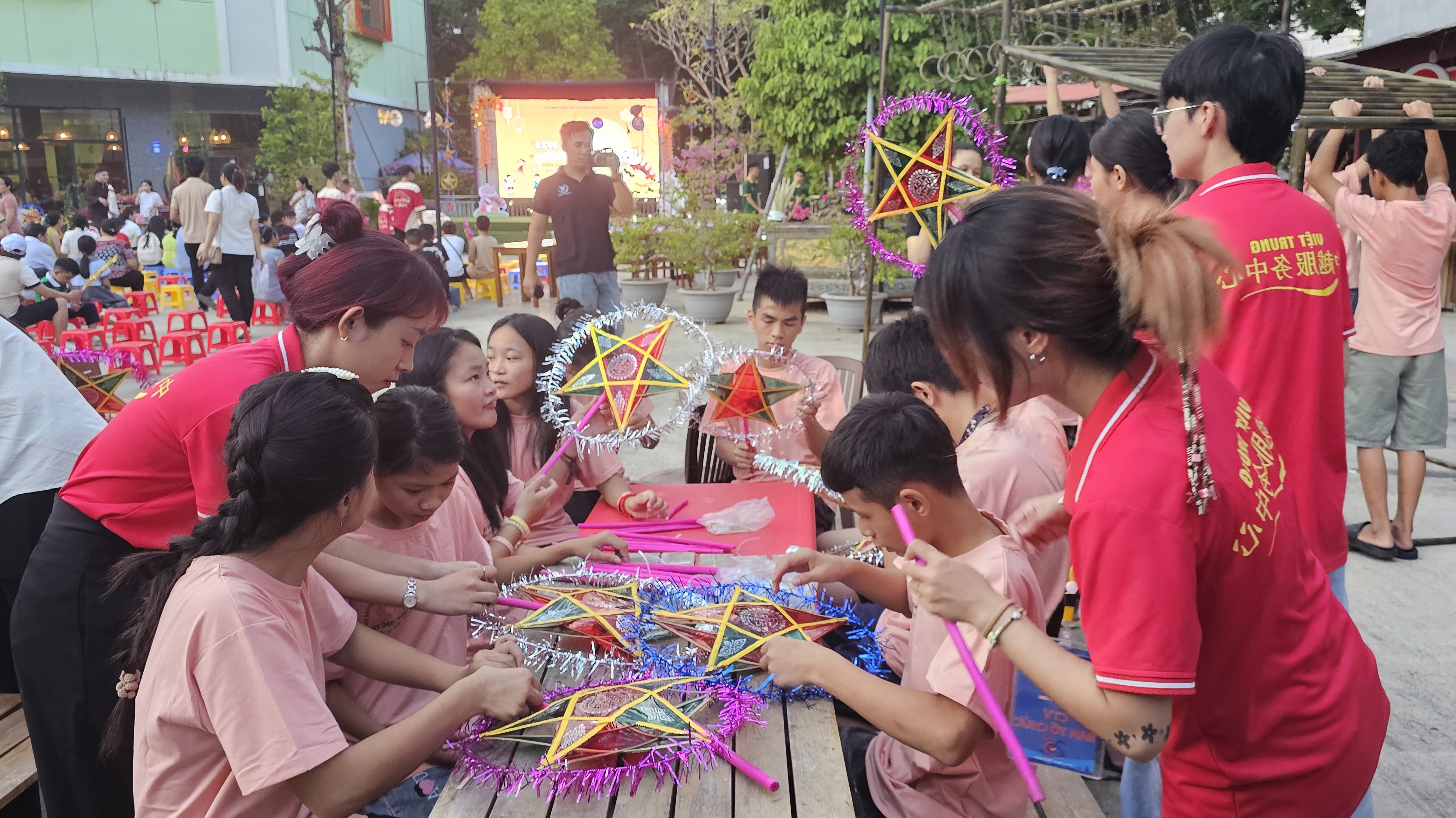 Trao Trung thu yêu thương cho trẻ em có hoàn cảnh khó khăn