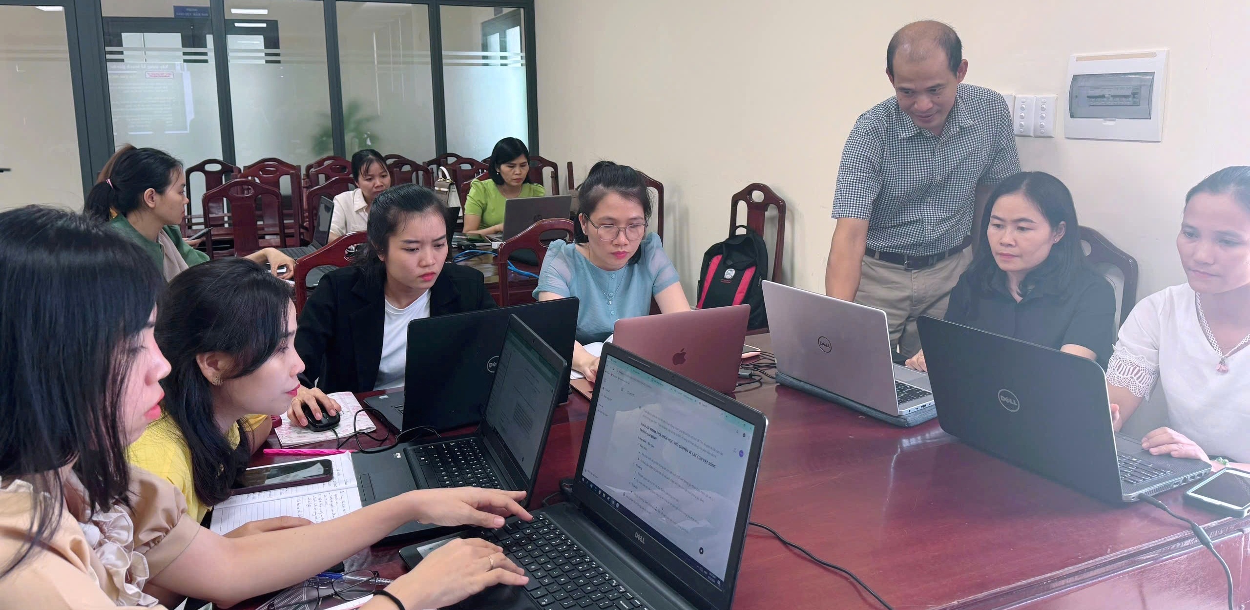 Đẩy mạnh ứng dụng công nghệ thông tin, chuyển đổi số trong giáo dục