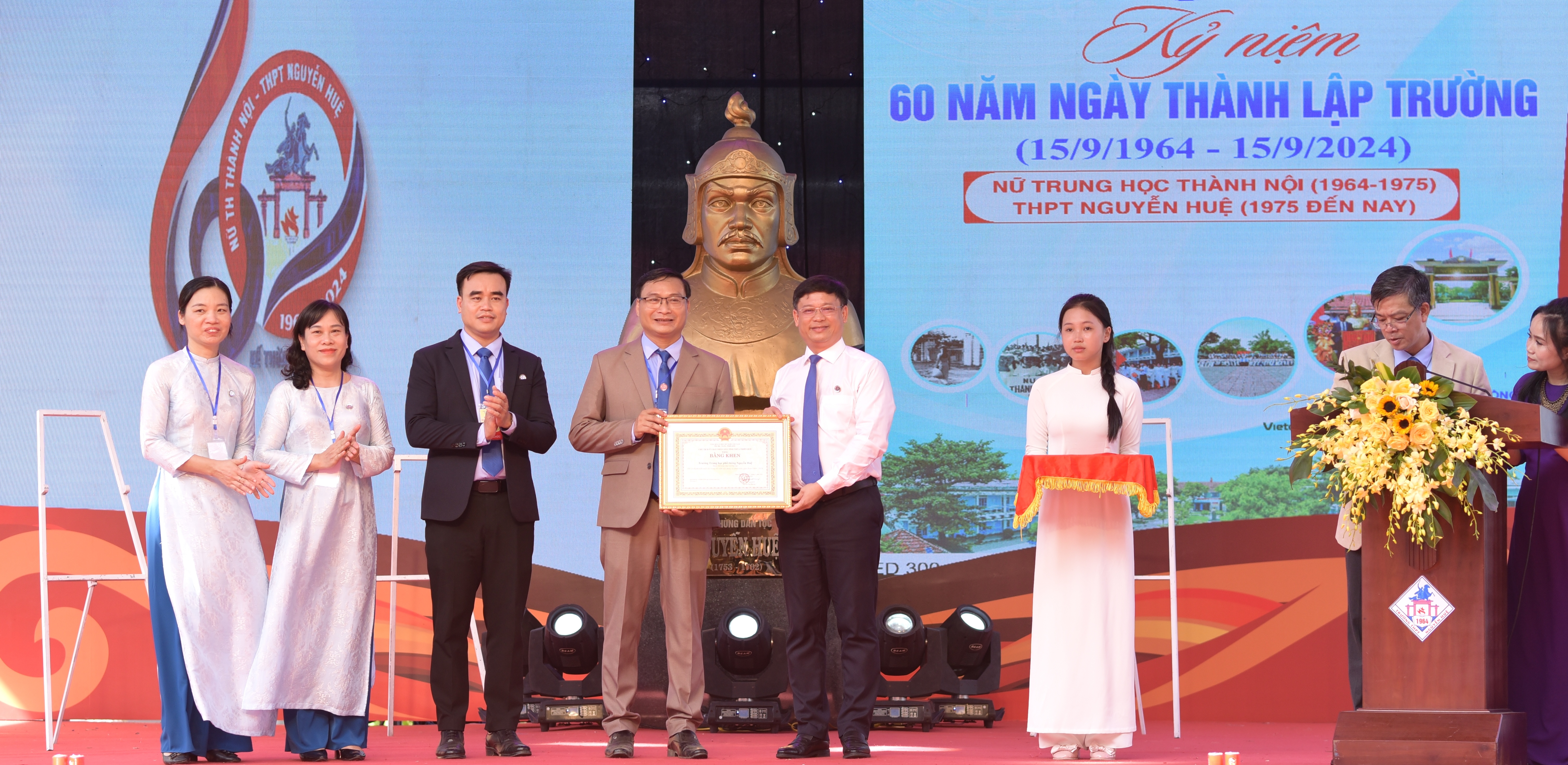 Trường THPT Nguyễn Huệ kỷ niệm 60 năm thành lập