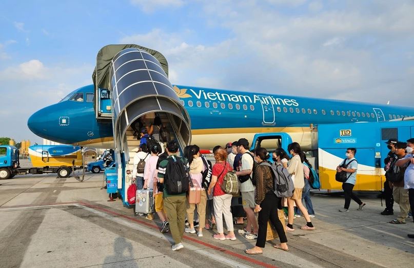 Vietnam Airlines Group mở bán 1,5 triệu vé bay dịp Tết Nguyên đán 2025