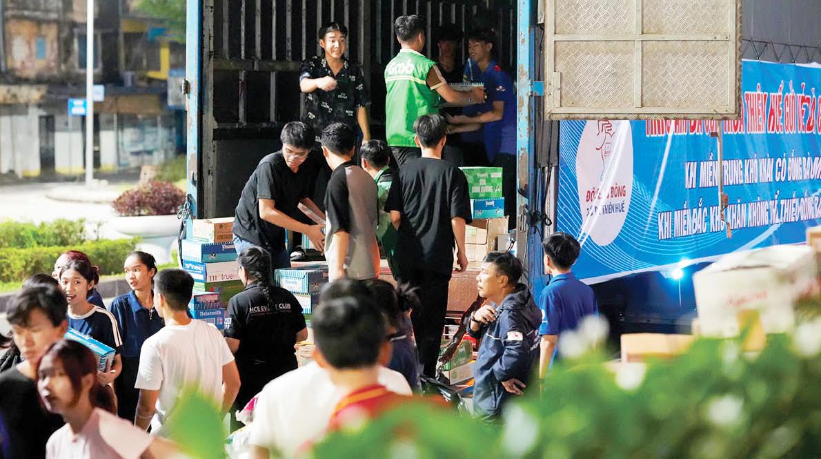 Nghĩa tình đồng bào trong cơn bão dữ