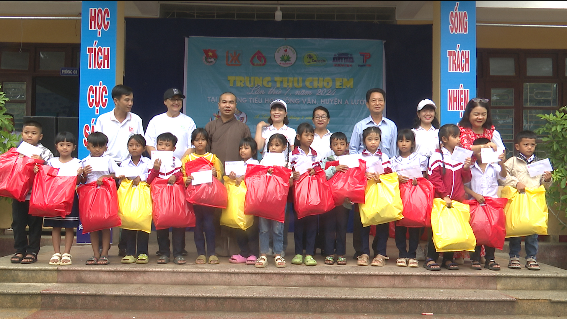 Mang Tết Trung thu đến trẻ vùng cao