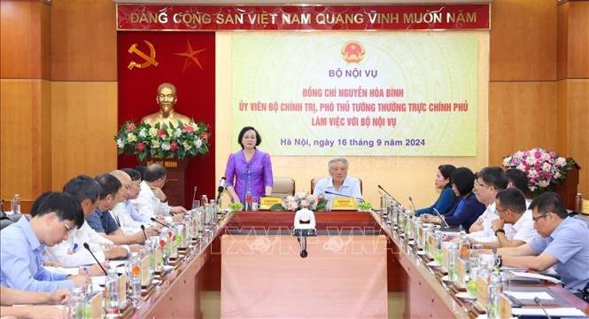 Sắp xếp tổ chức bộ máy, tinh giản biên chế Điều chỉnh sát người, sát việc hơn