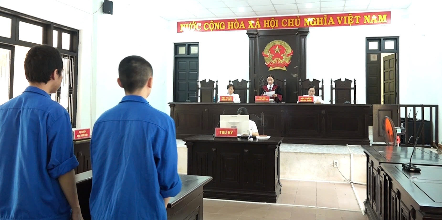 Hơn 14 năm tù cho 2 thanh niên tổ chức sử dụng trái phép chất ma túy