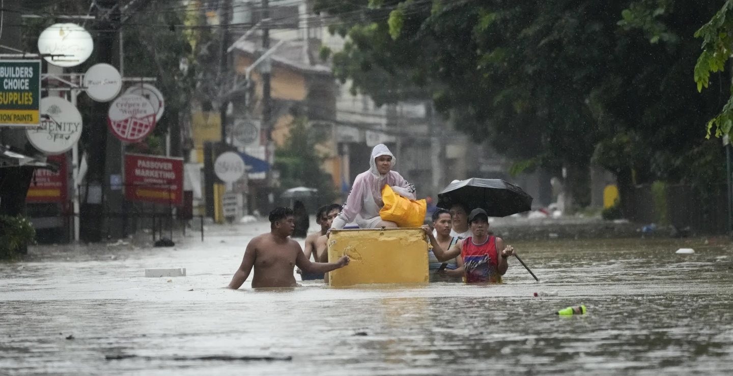 Bão lũ kinh hoàng gây thiệt hại hơn 15 tỷ USD ở khắp 3 châu lục