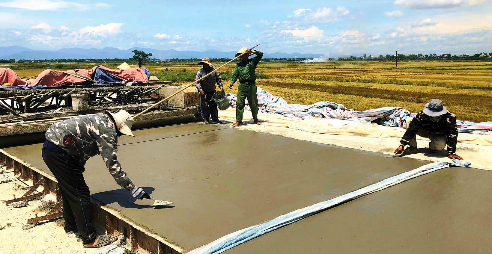 Giảm nghèo để lên thị xã