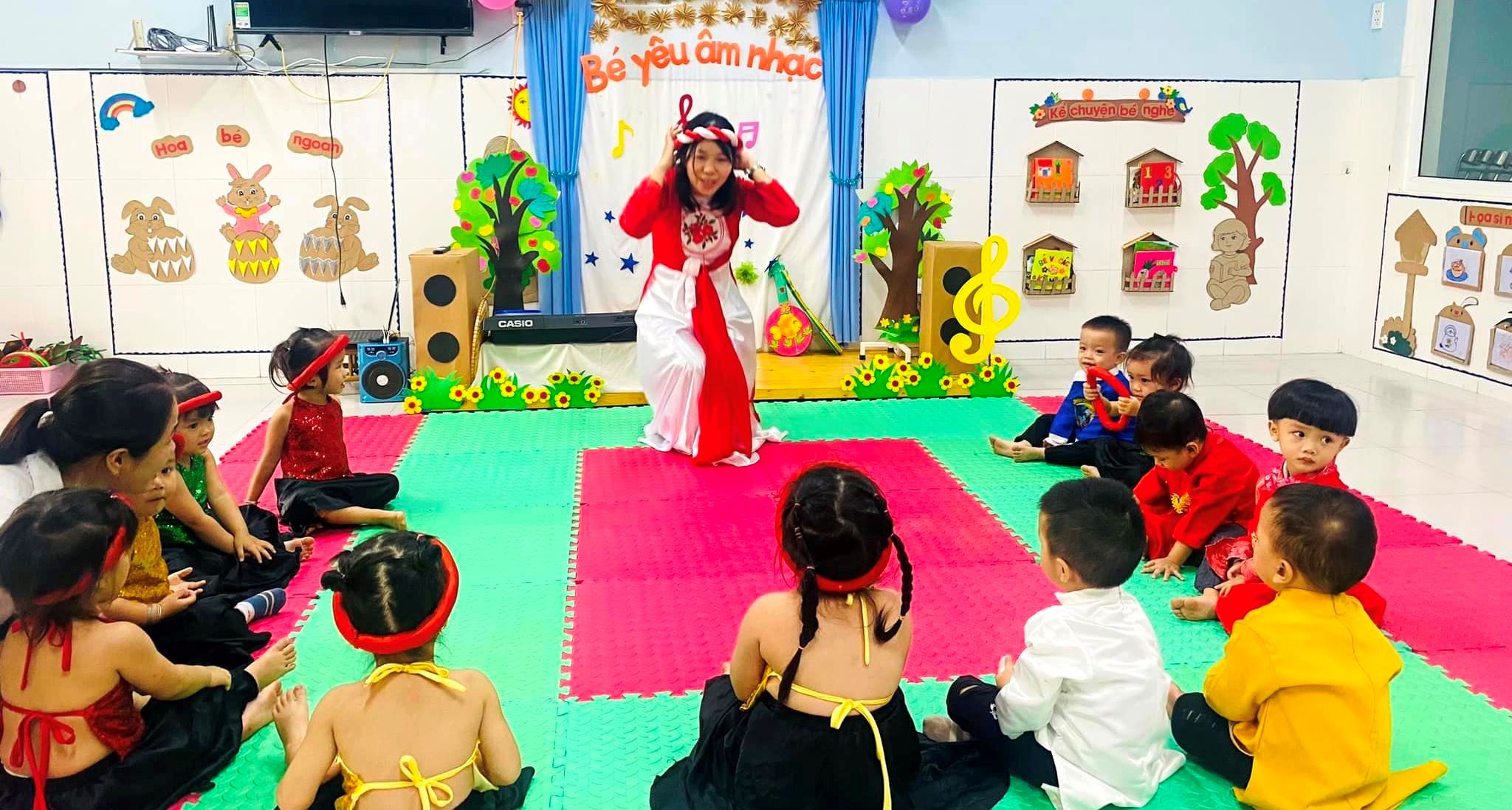 Tổ chức cuộc thi sáng tác lời mới trên làn điệu dân ca Huế