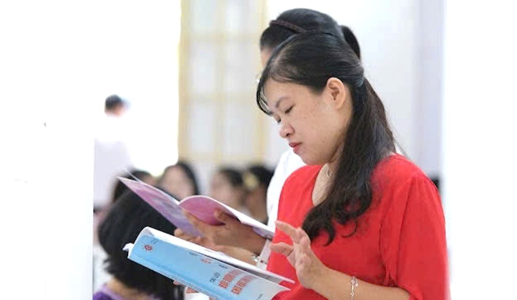 “Giúp con làm bạn với sách”