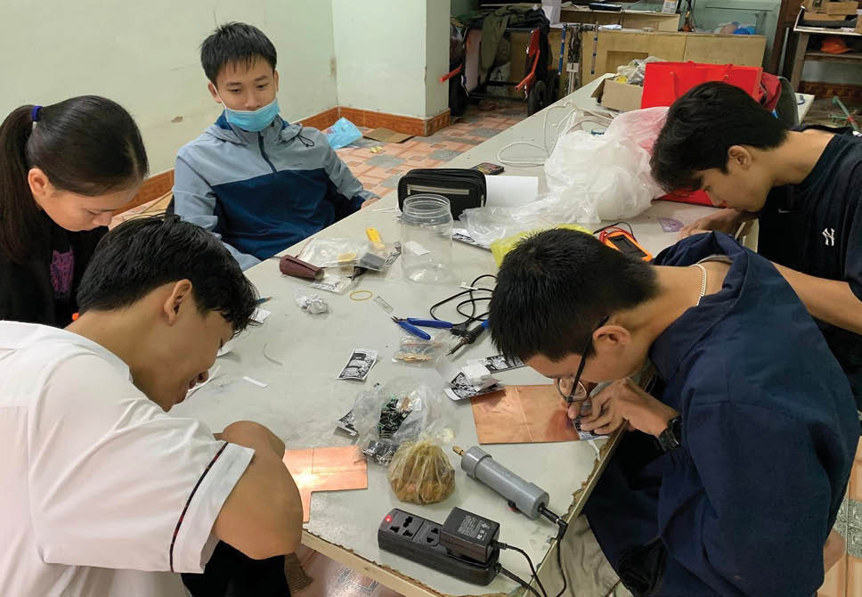 Nuôi dưỡng đam mê robot trong học đường