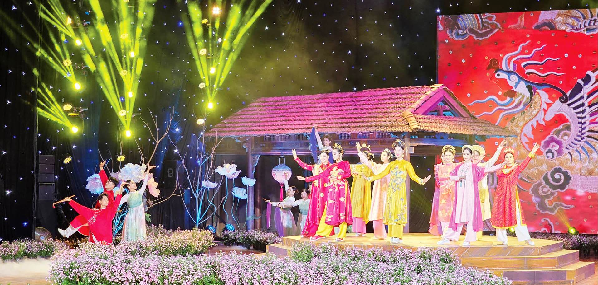 Lễ hội áo dài “Linh phụng” Tỏa sáng vẻ đẹp văn hóa Huế