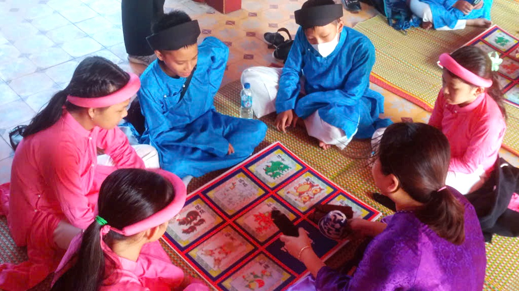 Học sinh danh dự tham quan, trải nghiệm di sản