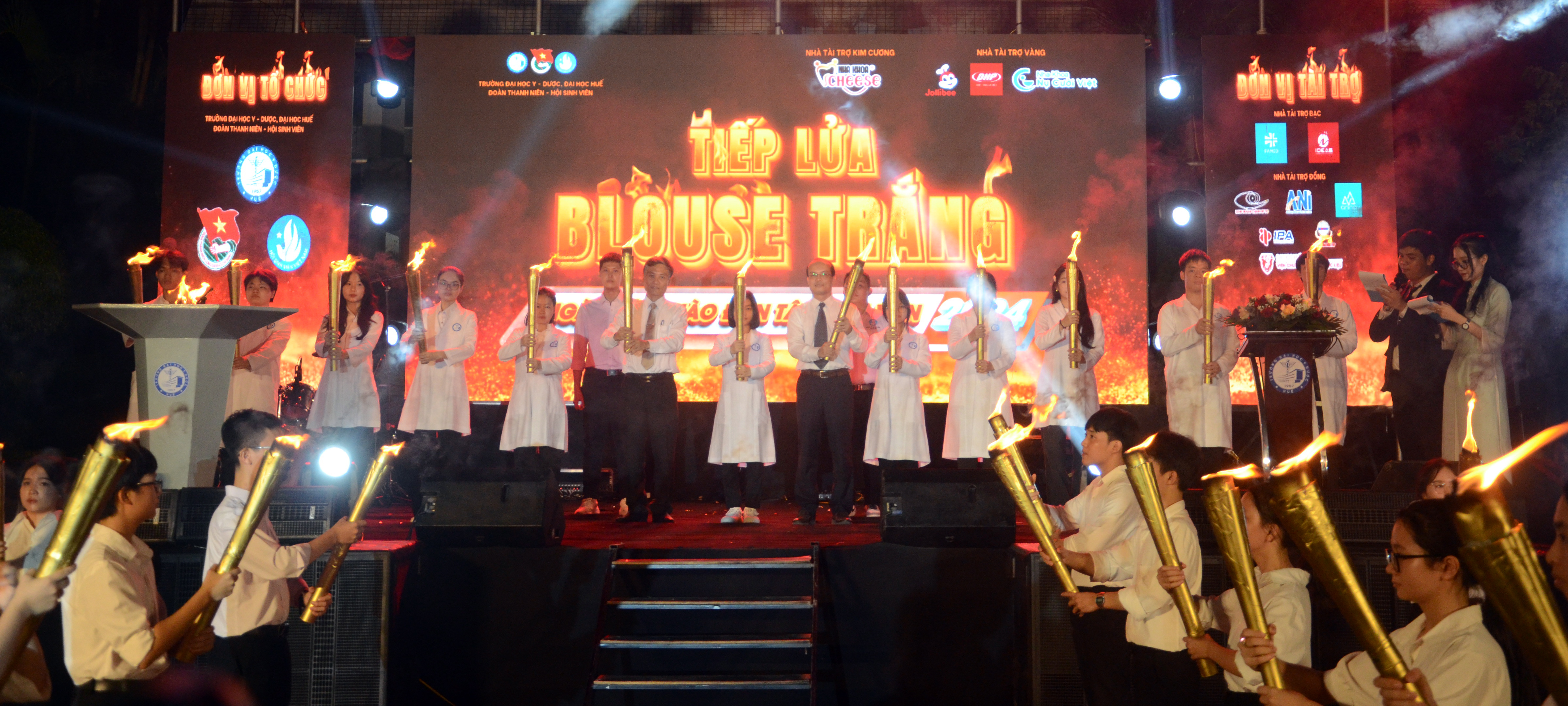 “Tiếp lửa Blouse trắng” cho tân sinh viên ngành y