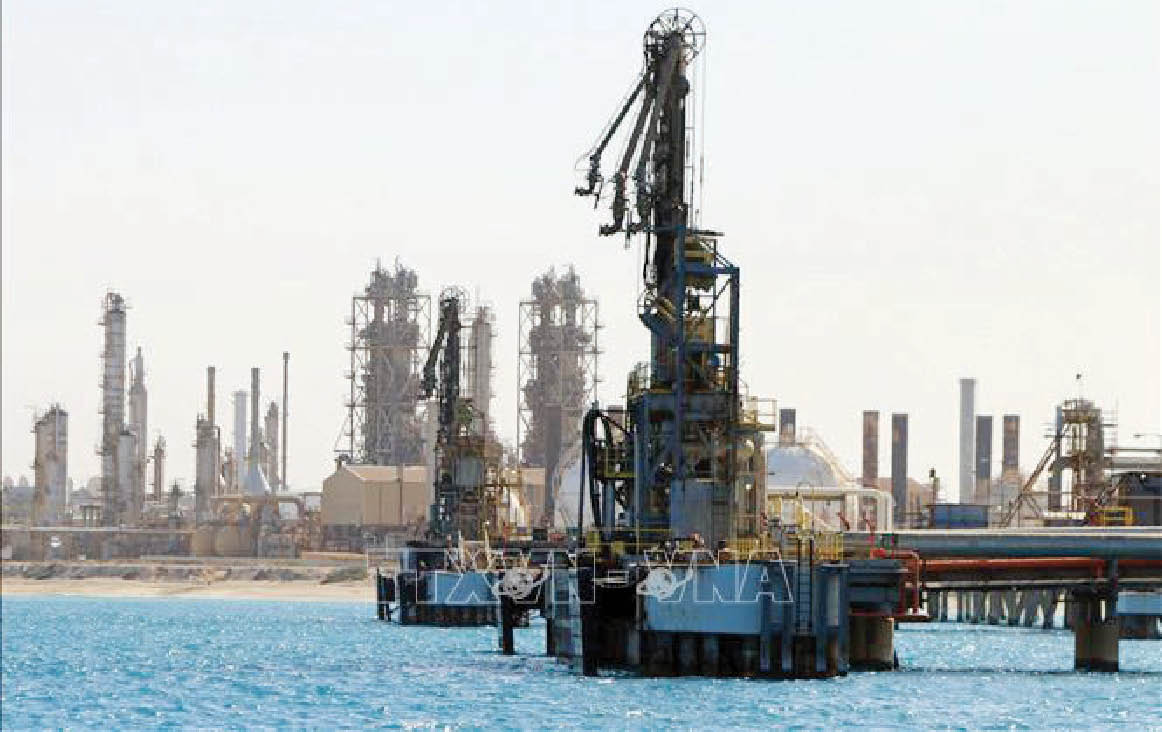 Giá dầu tăng do xung đột leo thang ở Trung Đông