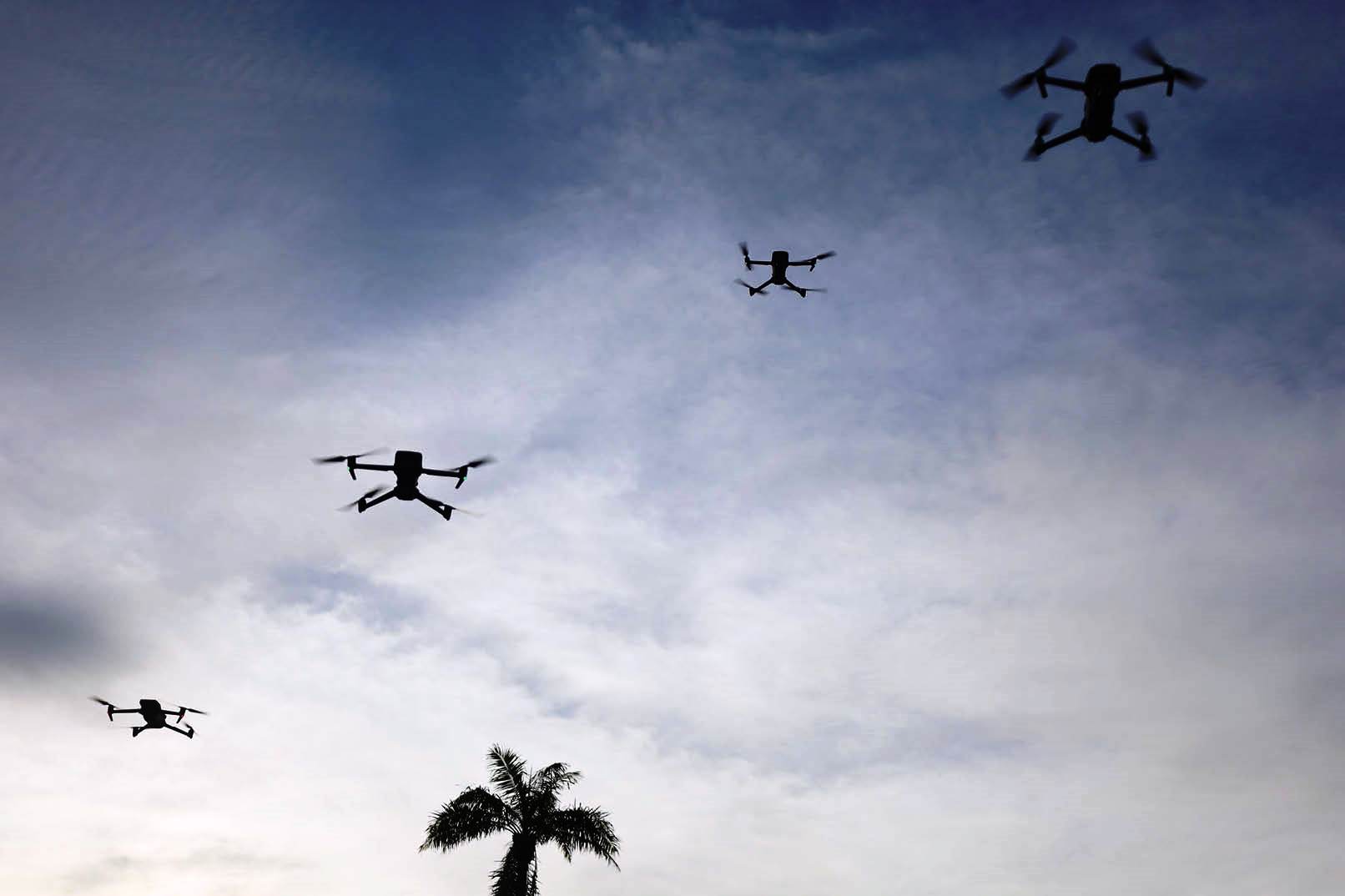 Flycam tràn lan, quản lý ra sao