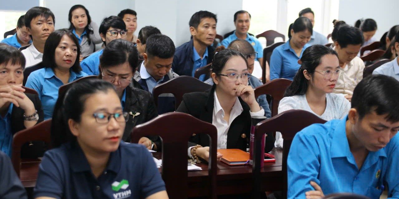 Trang bị kỹ năng đối thoại, tư vấn pháp luật cho người lao động