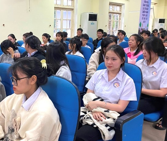 Giáo dục học sinh, sinh viên chấp hành pháp luật về an toàn giao thông