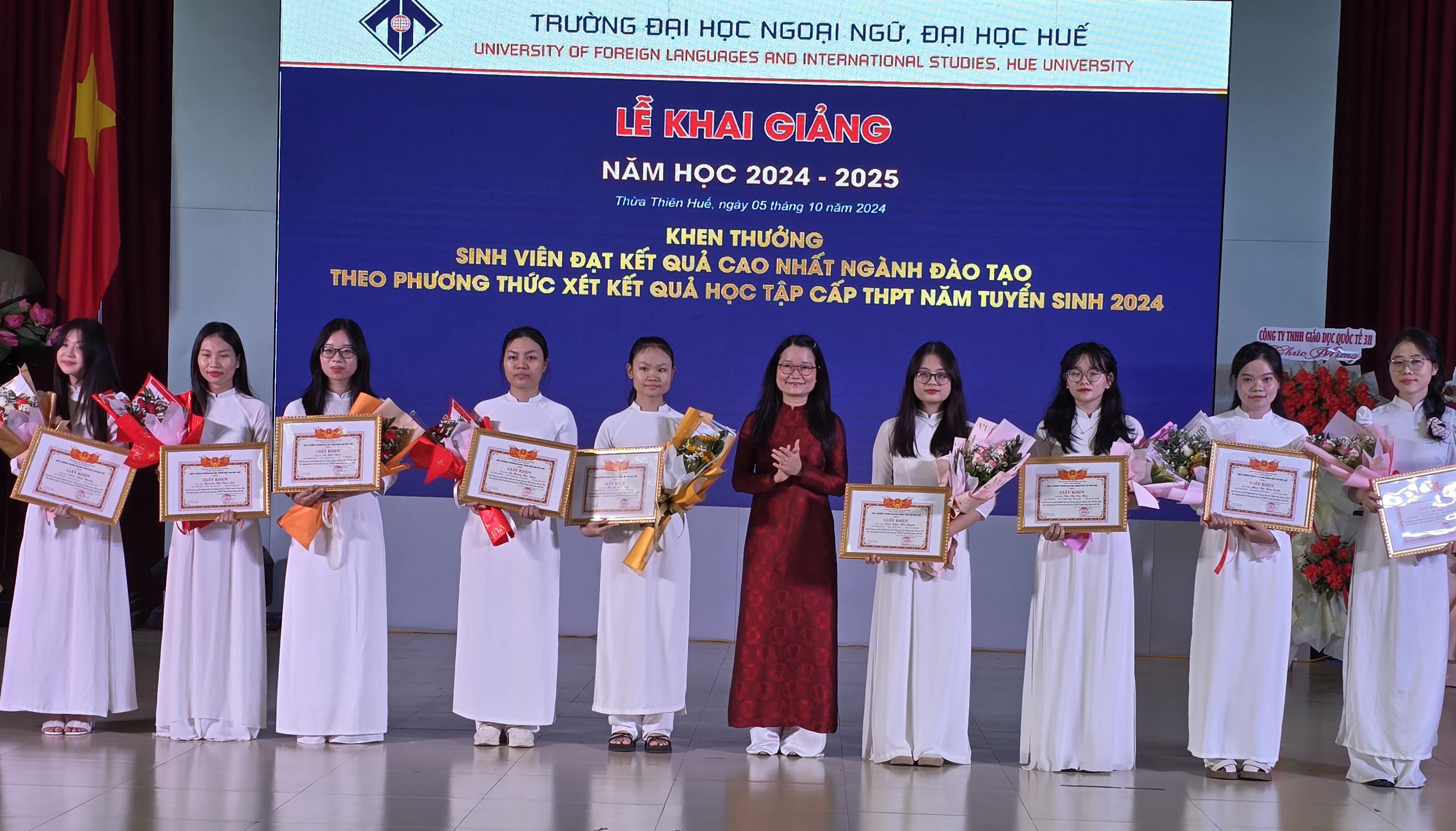 Trường đại học Ngoại ngữ 
Đón gần 1 900 tân sinh viên