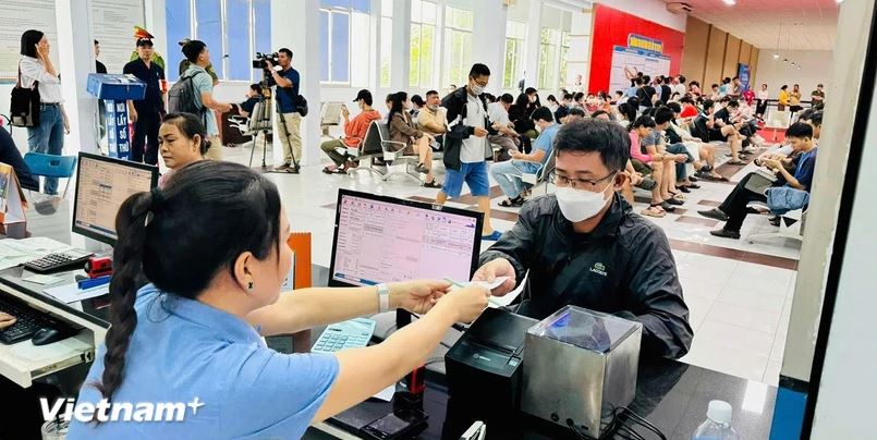 Ngành Đường sắt đã bán được hơn 43 000 vé tàu Tết Nguyên đán Ất Tỵ