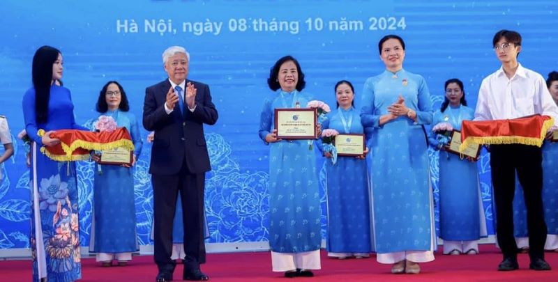 Bà Lê Thị Hồng Thanh được trao Giải thưởng Nguyễn Thị Định