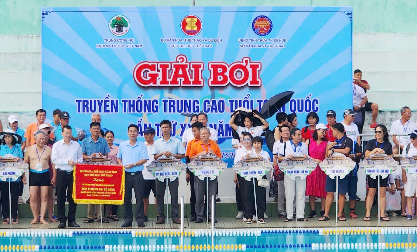 Sôi nổi giải bơi trung, cao tuổi toàn quốc