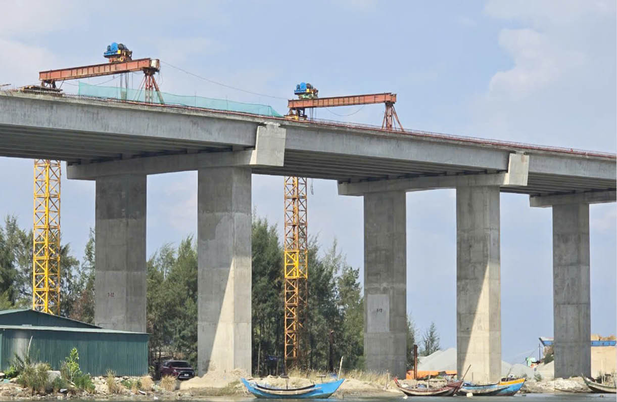 Tuyến đường bộ ven biển và cầu qua cửa Thuận An Bổ sung nhiều hạng mục