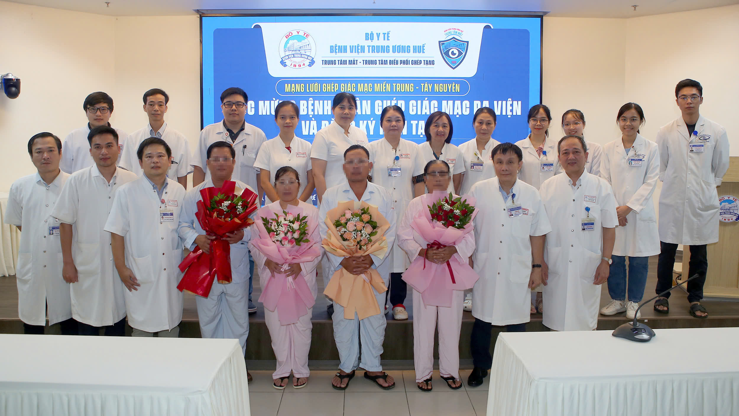 4 bệnh nhân tìm thấy nguồn sáng từ giác mạc hiến tặng của 2 người