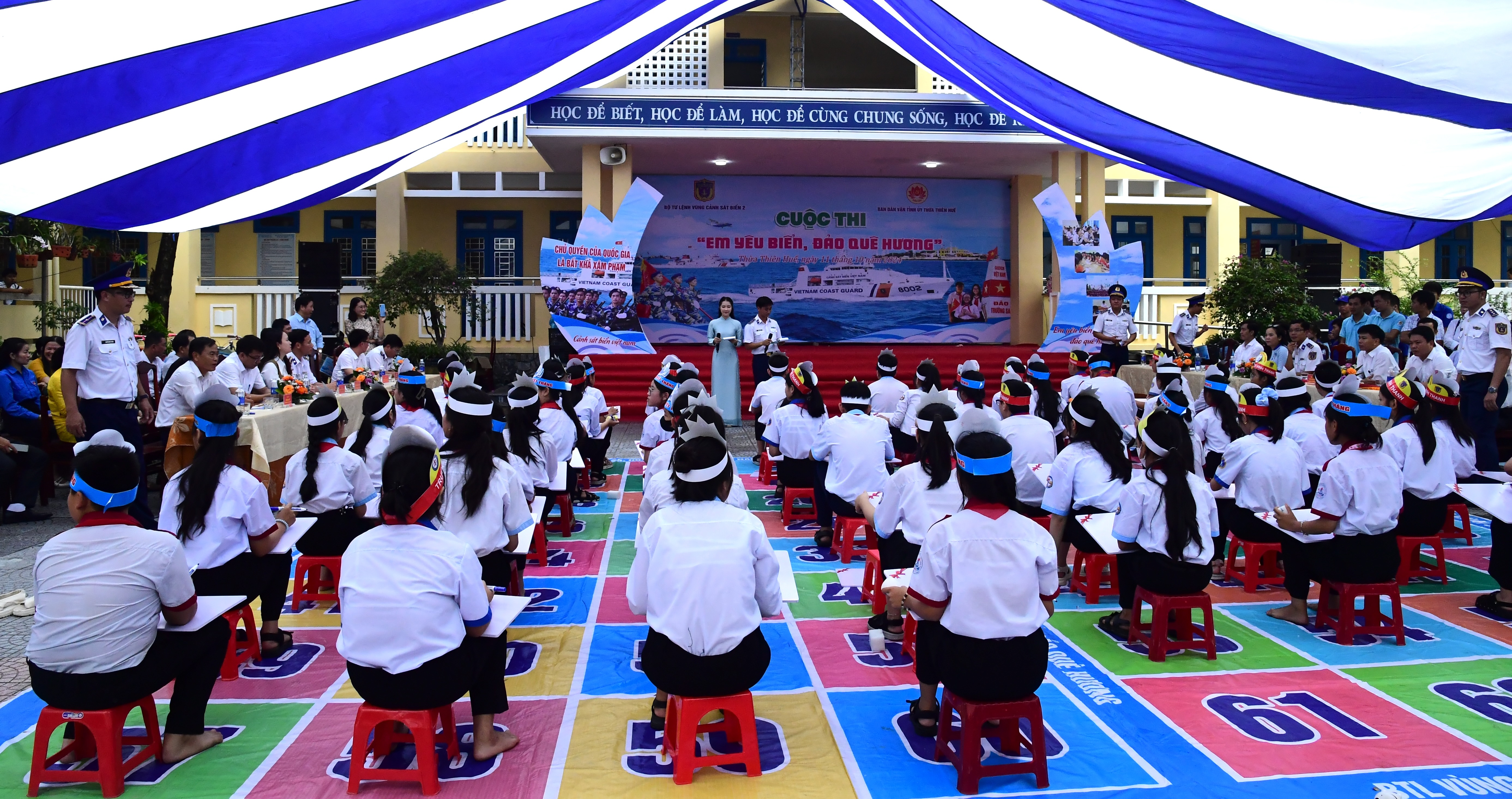 “Em yêu biển, đảo quê hương”