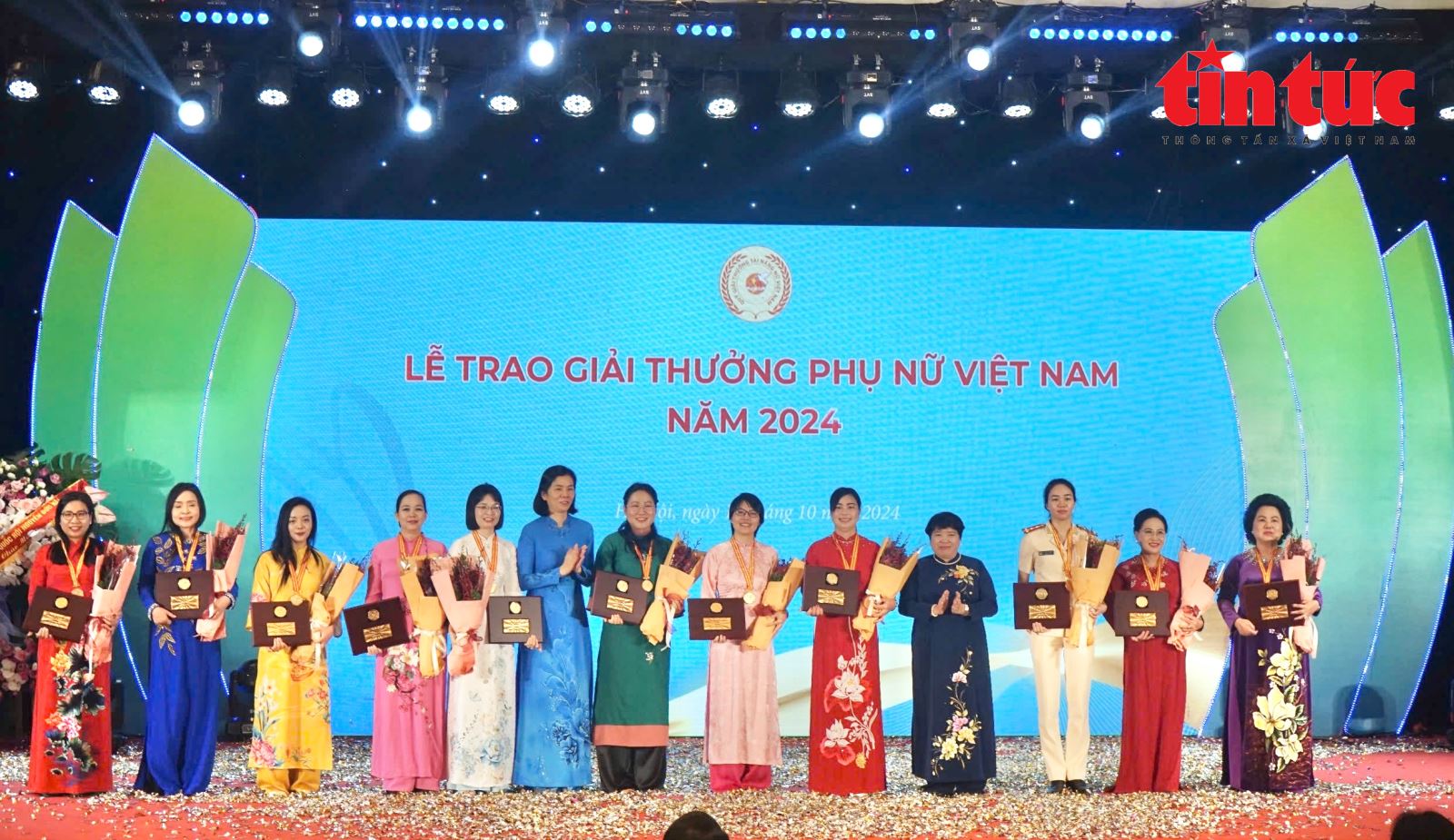 Tôn vinh 4 tập thể, 11 cá nhân xuất sắc tại Lễ trao giải thưởng Phụ nữ Việt Nam năm 2024