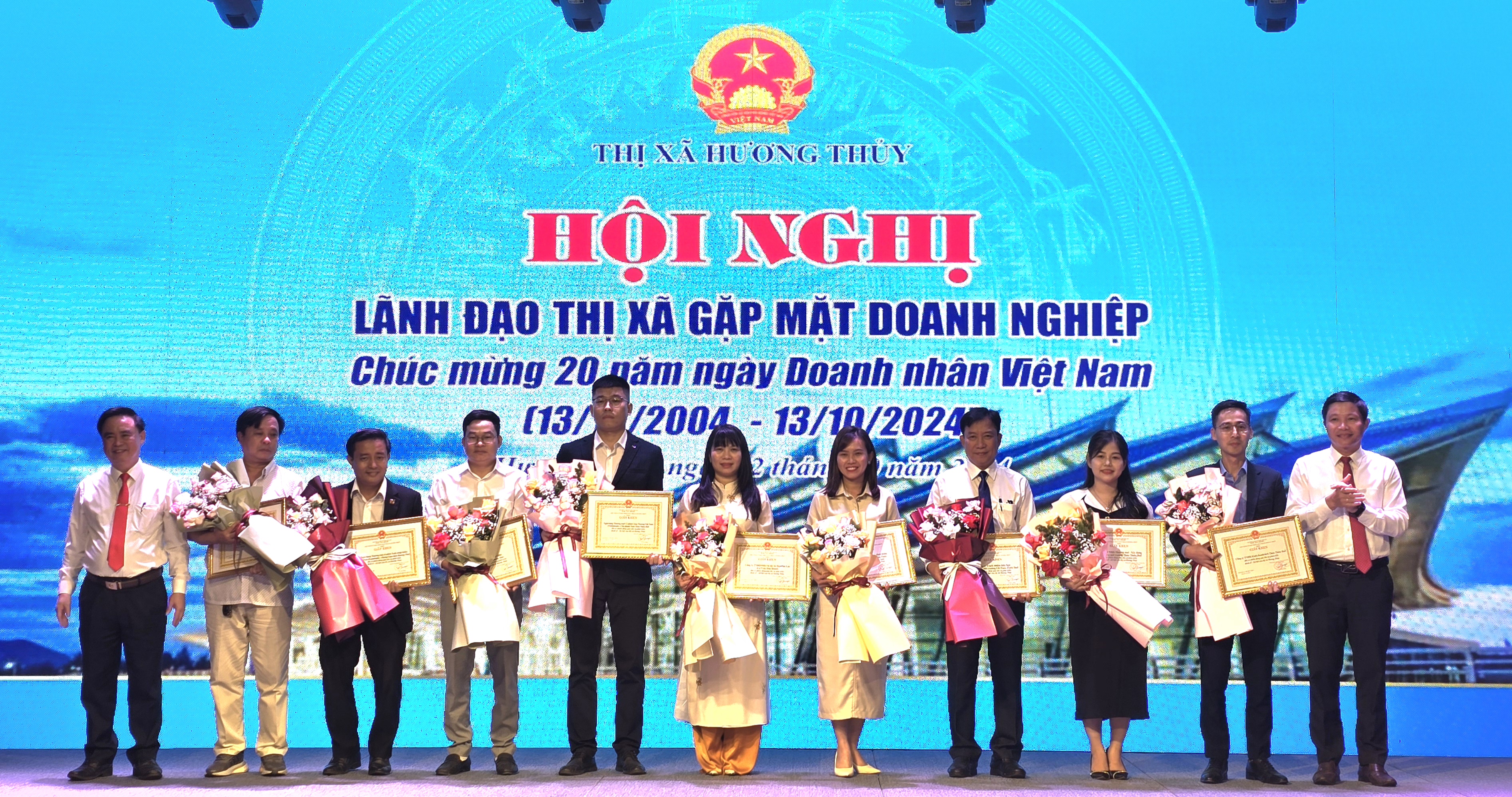 Hương Thủy gặp mặt đại diện hơn 200 doanh nghiệp, công ty, hợp tác xã