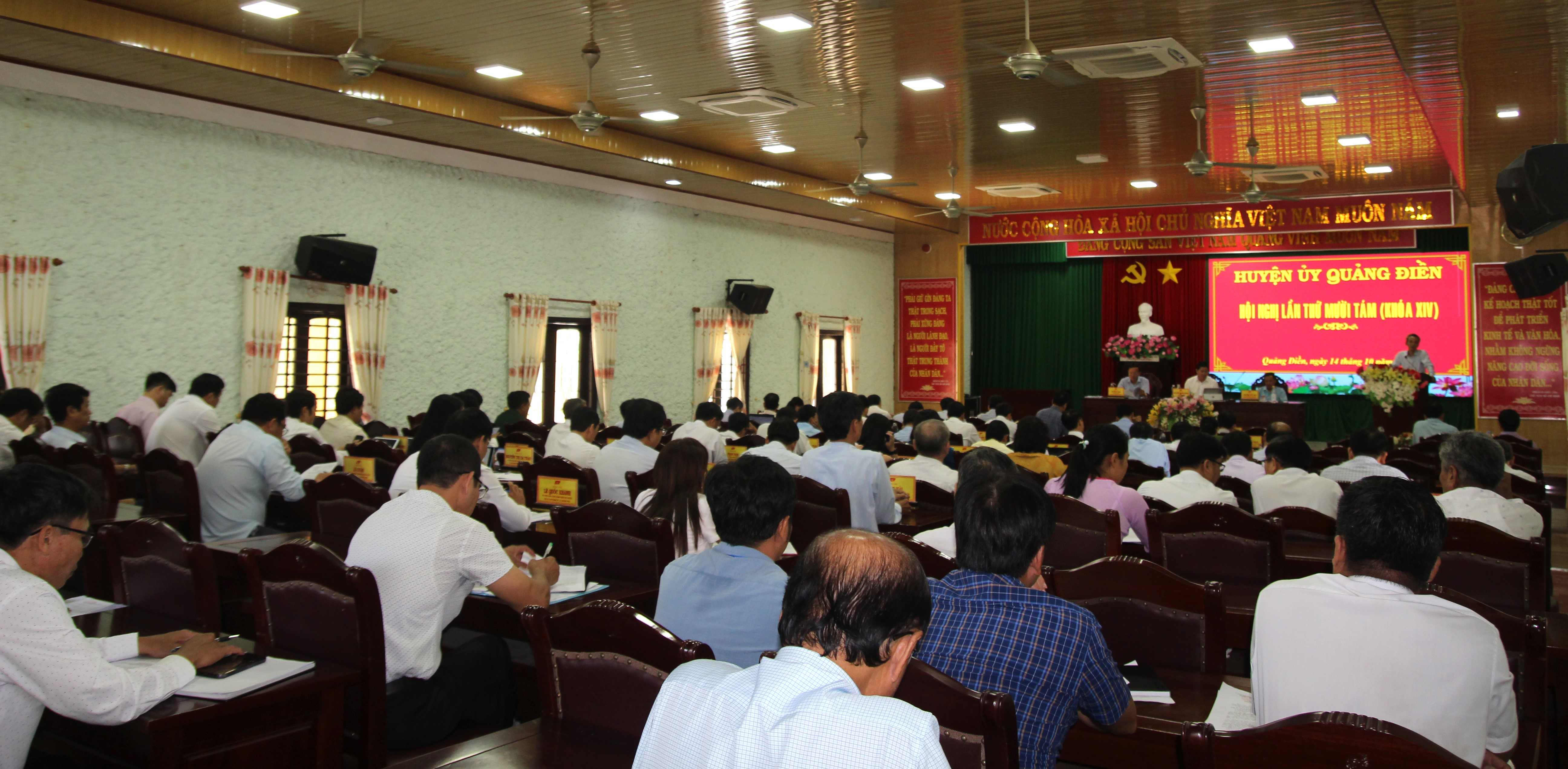 Huyện ủy Quảng Điền thảo luận, thống nhất nhiều vấn đề quan trọng