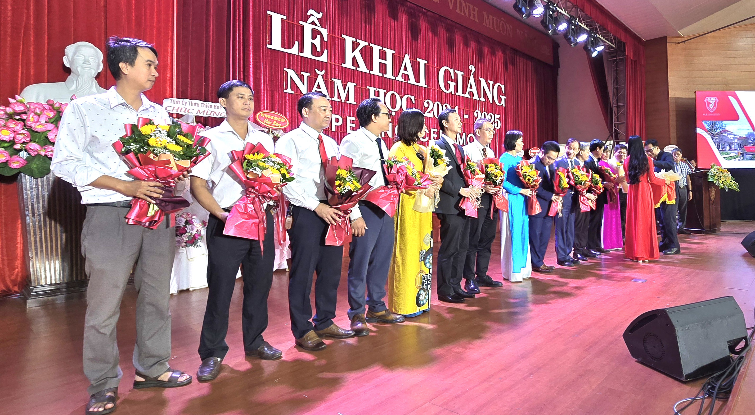 Đại học Huế đón 13 352 tân sinh viên