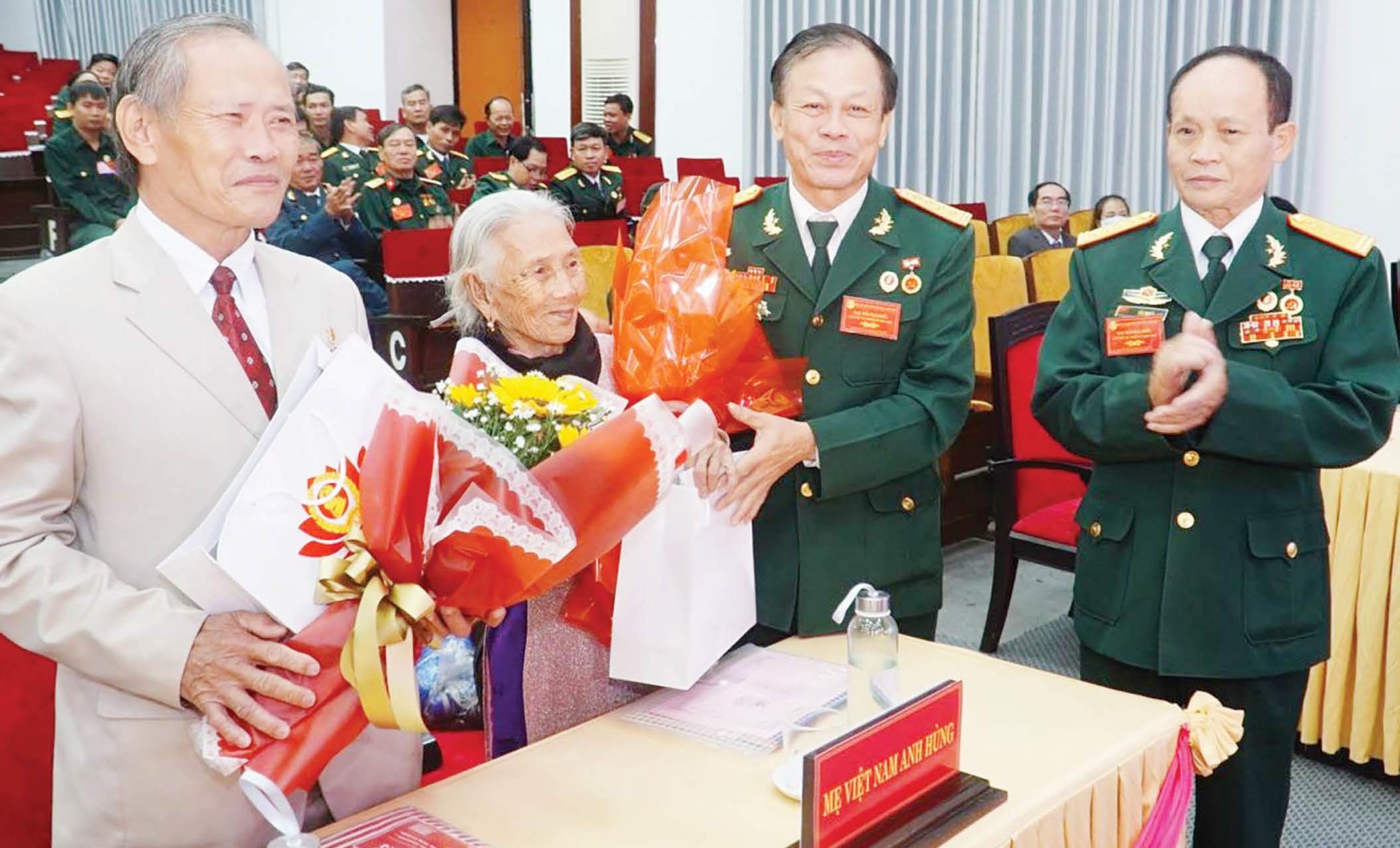 Lực lượng quan trọng tham gia xây dựng, bảo vệ Đảng