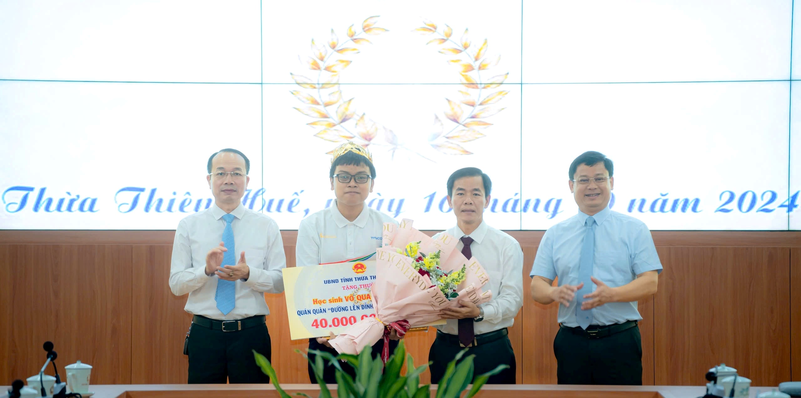 UBND tỉnh tuyên dương Quán quân Olympia Võ Quang Phú Đức