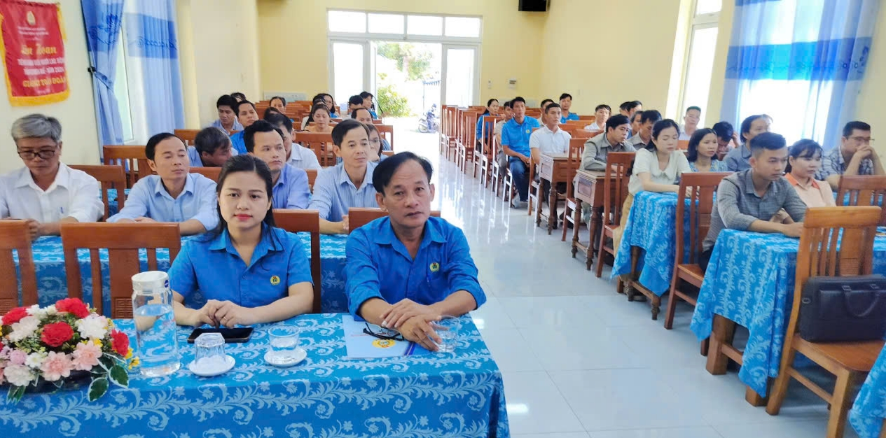 Gần 100 người lao động được truyền thông về phòng, chống ma túy