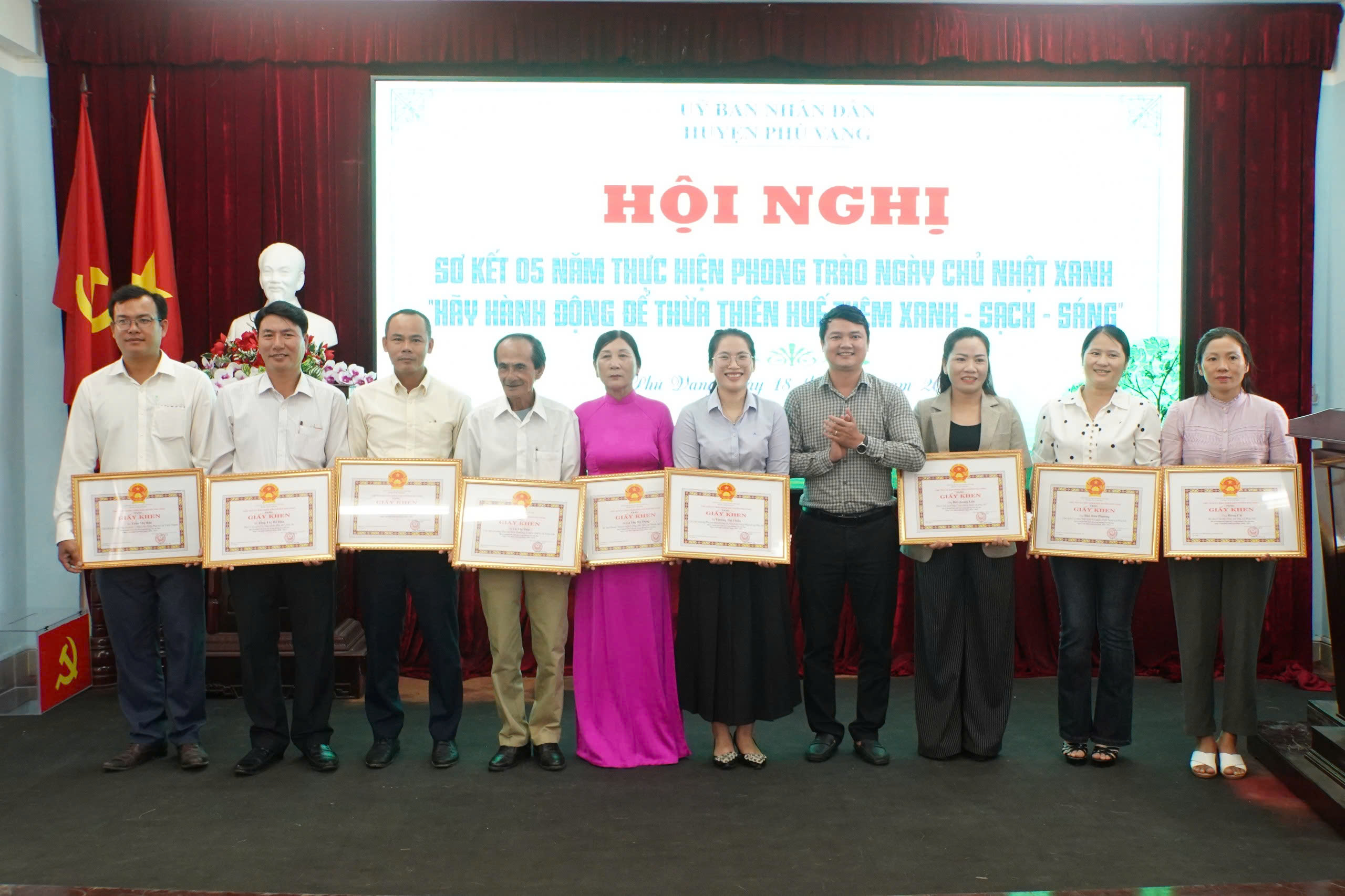 Phú Vang Hơn 50 tập thể, cá nhân nổi bật trong phong trào Ngày Chủ nhật xanh